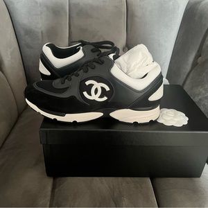 Chanel sneakers black and white!